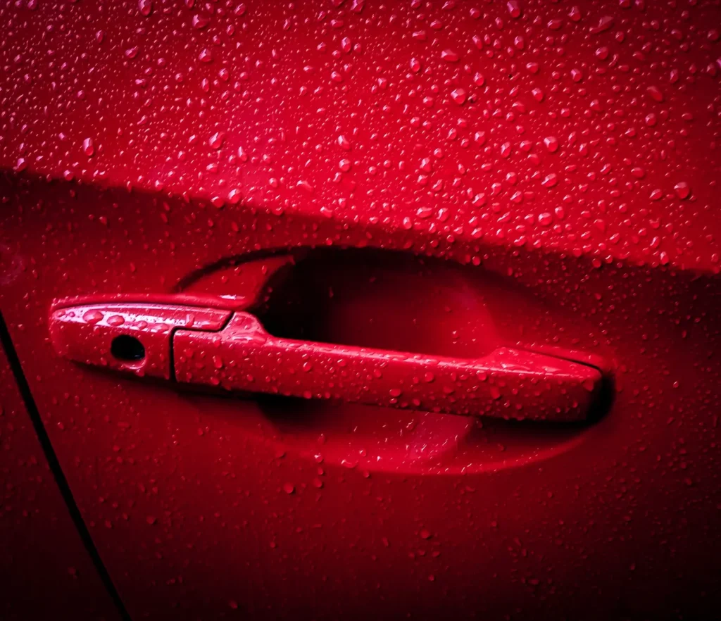 lacka om bilen med perfekt röd finish